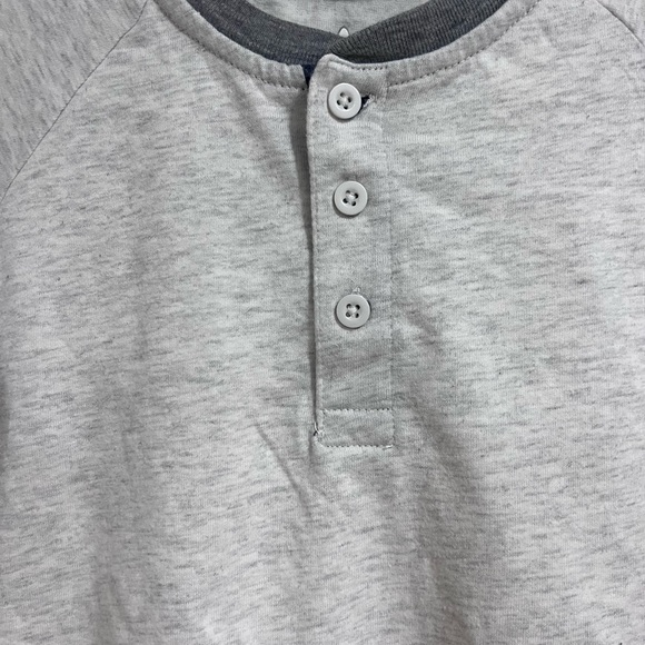 Boys long sleeve shirt size 8 - Picture 3 of 6